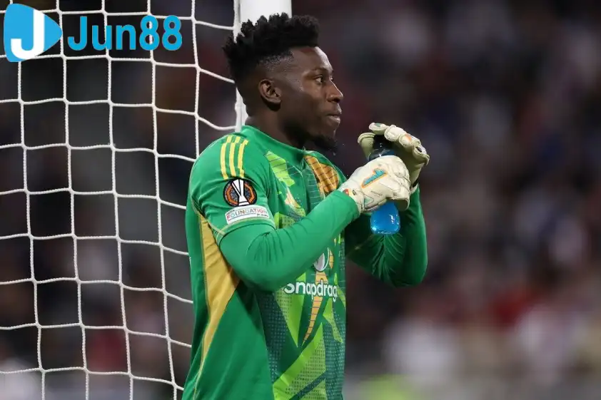 Andre Onana sẽ là người quyết định thành công của thương vụ này (Ảnh: AFP). Andre Onana sẽ là người quyết định thành công của thương vụ này (Ảnh: AFP).