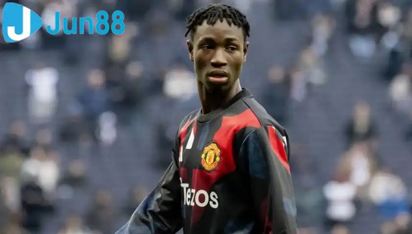 Tiền vệ 17 tuổi người Senegal gây ấn tượng mạnh trong thời gian thử việc tại Carrington Tiền vệ 17 tuổi người Senegal gây ấn tượng mạnh trong thời gian thử việc tại Carrington